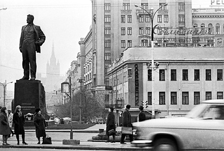 8 апреля в Москве открылся театр «Современник» 8 апреля в Москве открылся театр «Современник»