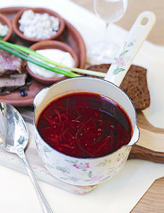 Борщ с говяжьей грудинкой Борщ с говяжьей грудинкой