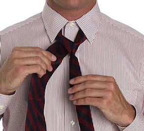 Как завязать галстук: Полувиндзор (Half-Windsor) Как завязать галстук: Полувиндзор (Half-Windsor)