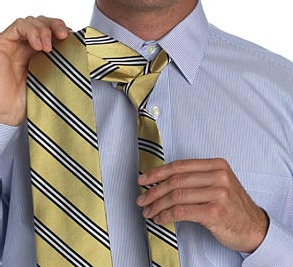 Завязываем галстук: Малый узел (Small Knot) Завязываем галстук: Малый узел (Small Knot)
